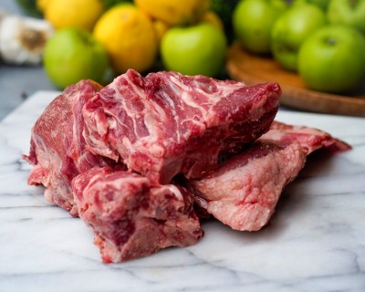 Свинина на кости охлаждённая 1 кг - купить в Копеецкой